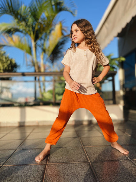 Baby Bella, calça de bebê unissex telha / laranja. Calça de algodão para bebês. Calça saruel infantil telha laranja. Calça preta saruel menina. Calça telha saruel menino. Calça infantil unissex. Calça saruel bebê. Calça laranja bebê. Calça saruel menina. Calça saruel menino. Feito em Rio de Janeiro, Loja Virtual enviamos para todo Brasil.